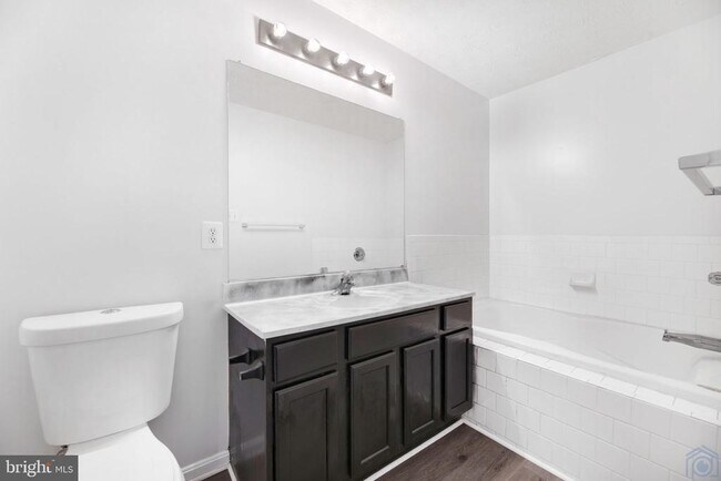 Photo - 2406 Lemontree Ln