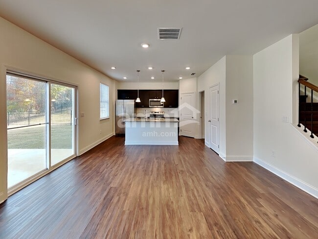 Photo - 601 Smt Vw Ln