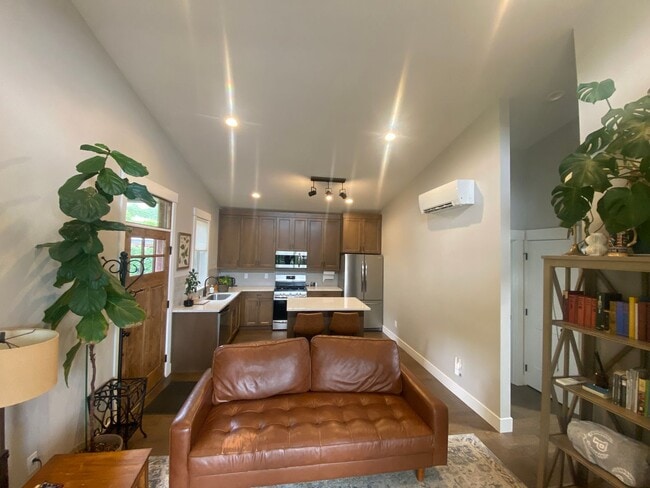 Photo - 1 bedroom 1 Bath in Bingen, WA