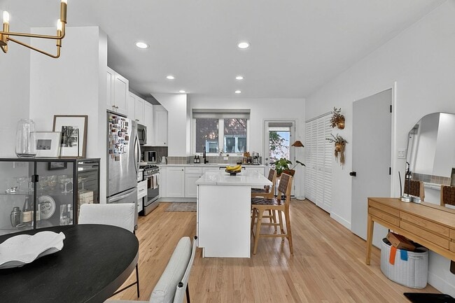 Photo - 2809 N Wolcott Ave