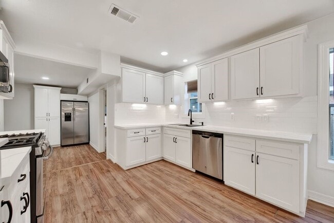 Photo - 4520 Sharon St