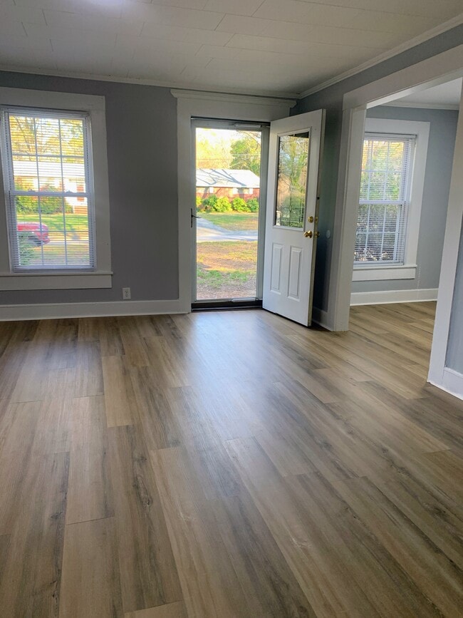 Photo - 251 E Statesville Ave