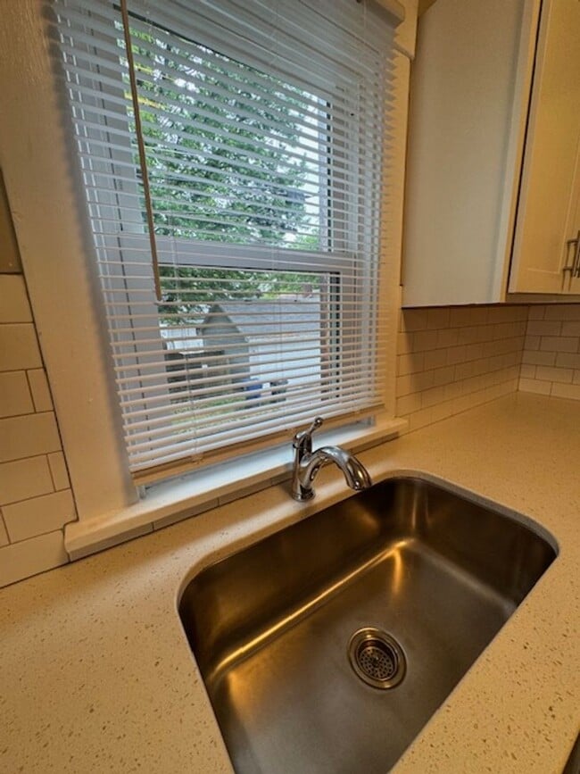 Photo - 2 Bed Updated Kitchen must See!