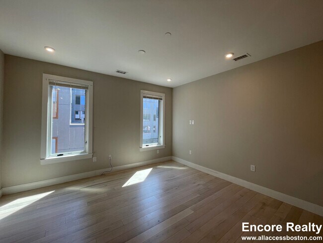 Photo - 197 Green St Unit 306