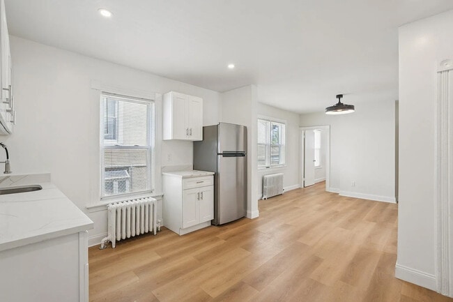 Kitchen - 332 Locust Ave Unit First Floor Locust