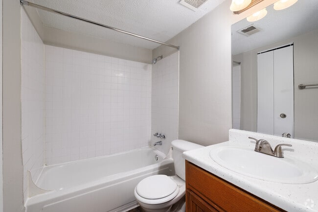 1BR, 1BA - 675SF -Bathroom