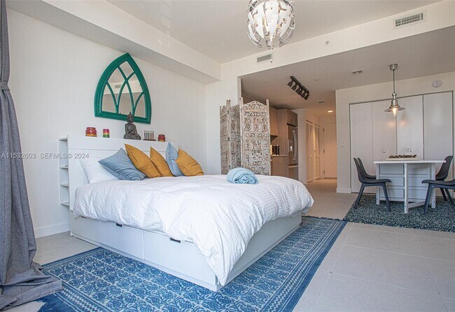 Building Photo - 5350 NW 84th Ave Unit 710