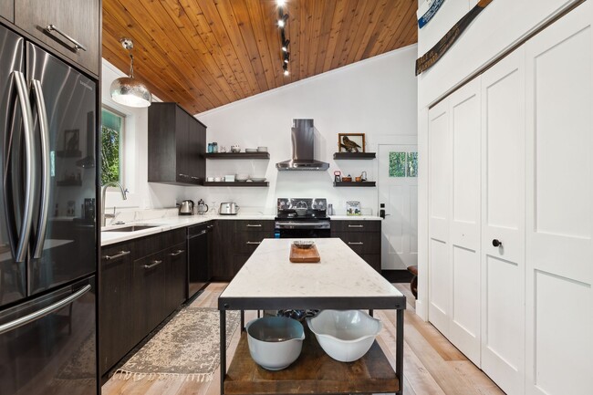 Photo - 2 bedroom, 1 bath house with Whitefish Lak...