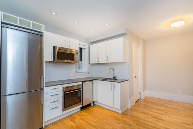 Building Photo - 54 Maitland St Unit 411