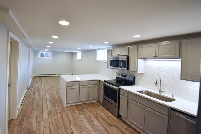 Building Photo - 1 Blackinton St Unit 1D Rental