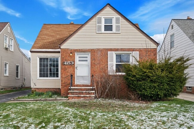 Building Photo - Beautiful Home in South Euclid