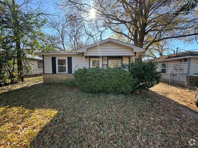 Building Photo - Cute 3 Bedroom Home