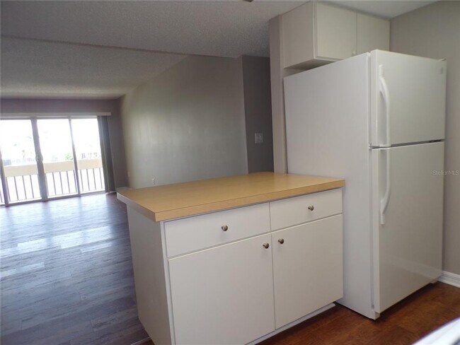 Photo - 1080 Bal Harbor Blvd Unidad 4D