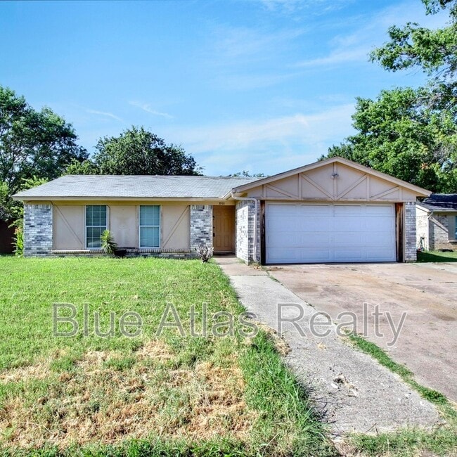 Building Photo - 3901 Royal Crest Dr Rental