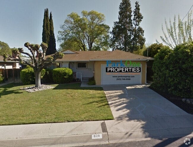 Building Photo - Charming 3-Bedroom Single-Level Home with ...