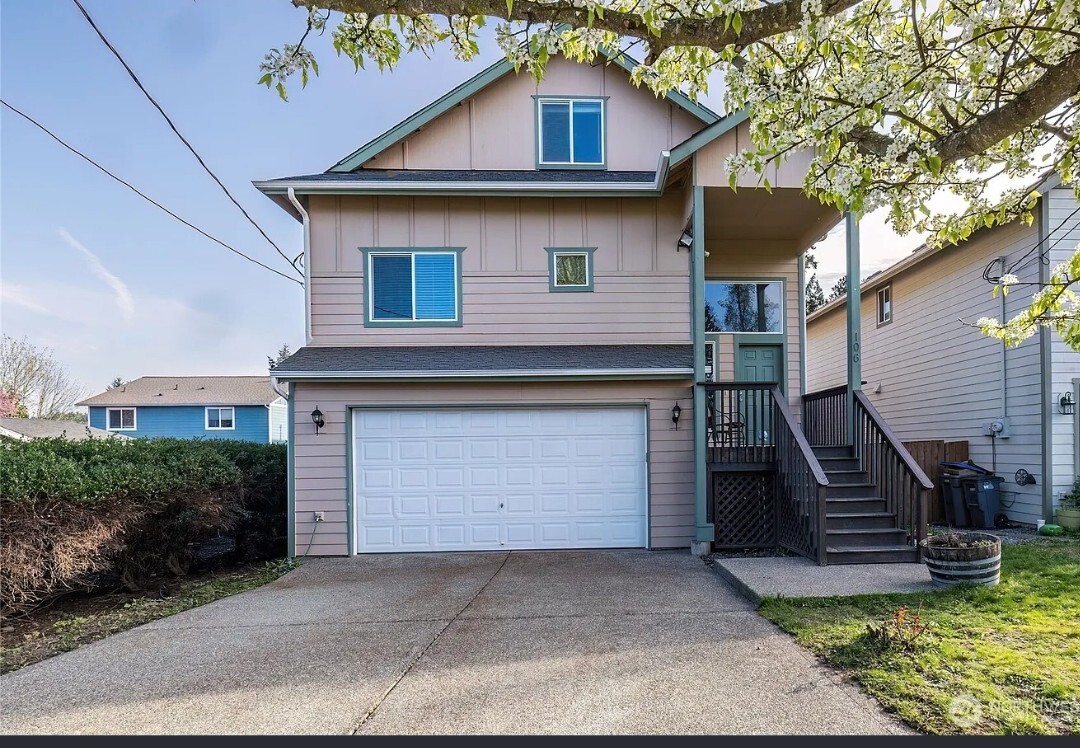 Off street parking - 106 Goldenrod St (Port Orchard, WA)