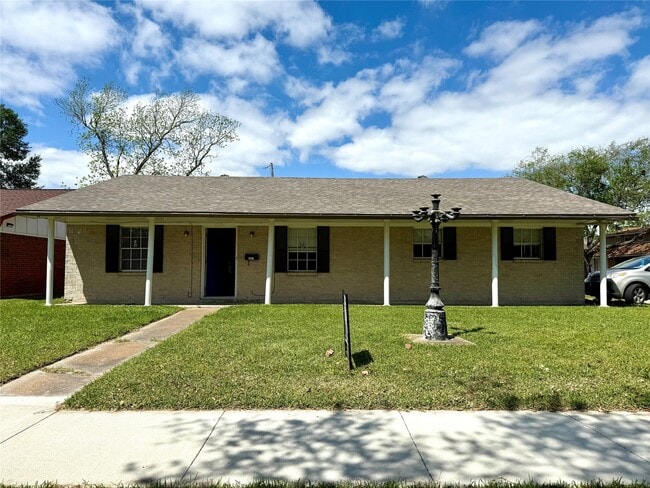 Photo - 1516 Narcille St Casa