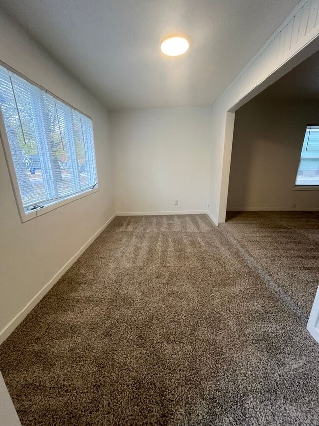 Photo - 4 Bed/1.5 Bath Rental Home in Central Sioux Falls!