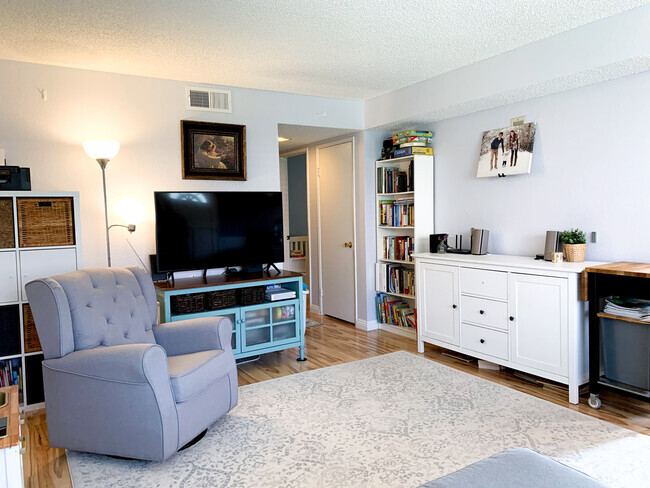 Building Photo - 16 Columbia Unit 16 Rental