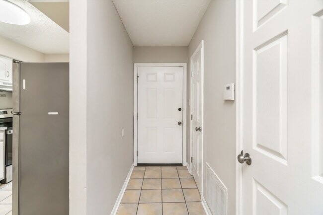 Photo - 118 Ladbrook Ln