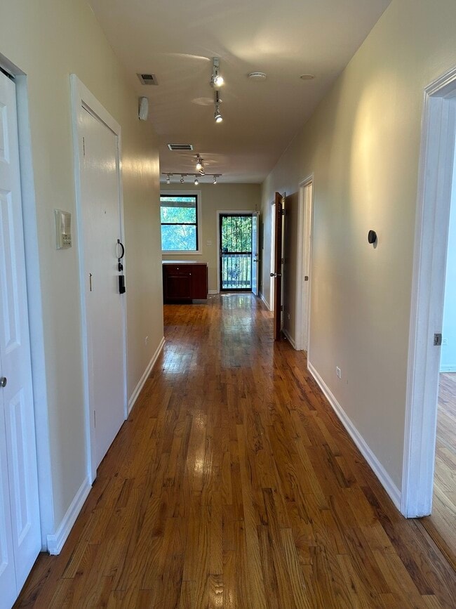 Photo - 363 E 59th St