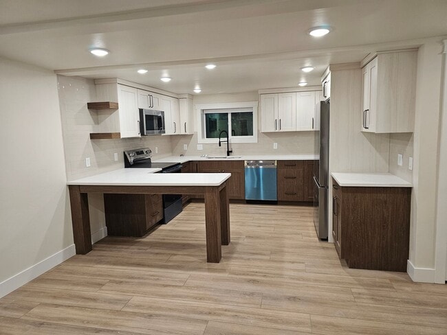 Building Photo - Crapo's 156 Duplex Unit 2