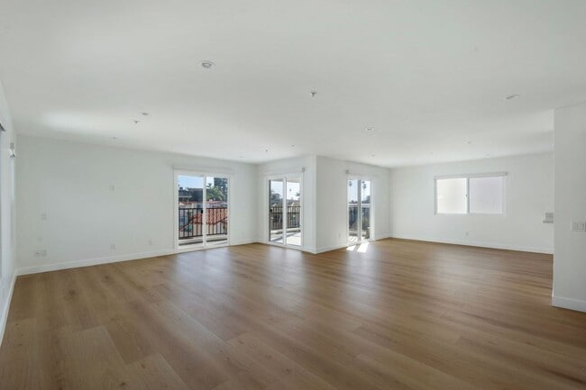 Photo - 312 Cazador Ln Unit #A