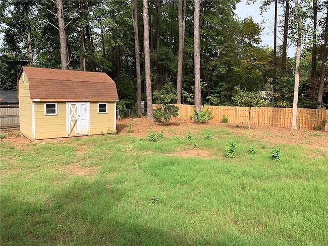 Photo - 2379 Selman Dr NW