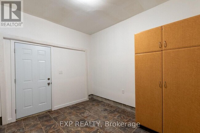Photo - 614 Chiddington Ave