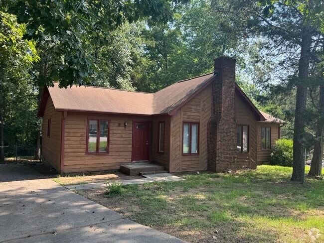 Building Photo - Great three bedroom, two bath house. Great...