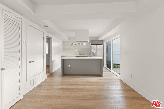 Photo - 1752 N Van Ness Ave Unit 3/4