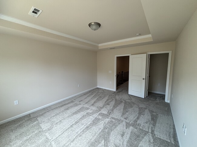 Photo - 837 Falls Grove Trl