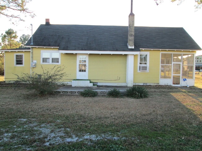Building Photo - Water-Front Living
