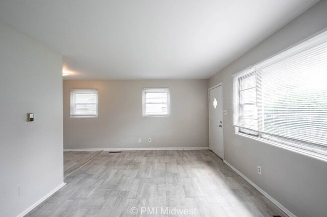 Photo - 5820 Grandview Dr