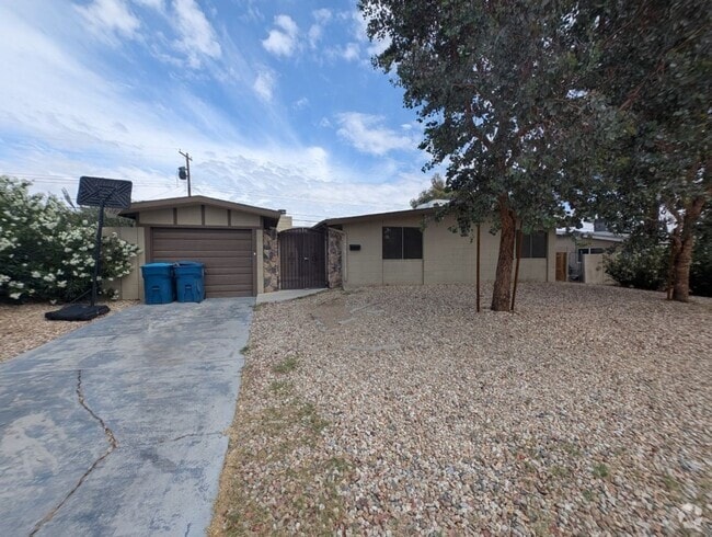 Building Photo - 1956 Golden Arrow Dr Rental