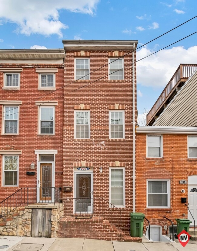 Building Photo - 3 Bedroom, 2.5 Bathroom Townhouse in Canton