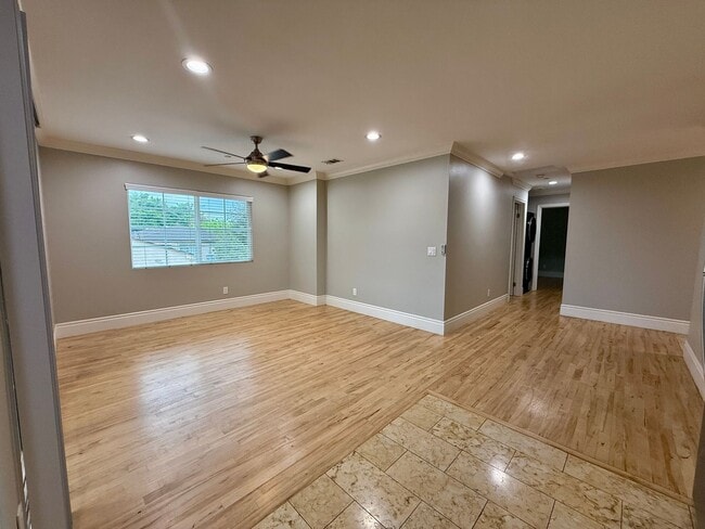 Photo - MOVE IN READY 2/2 with 2 Assigned Parking!... Unit 4