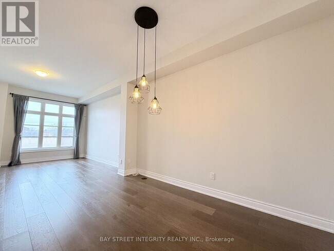 Photo - 2160 Trafalgar Rd