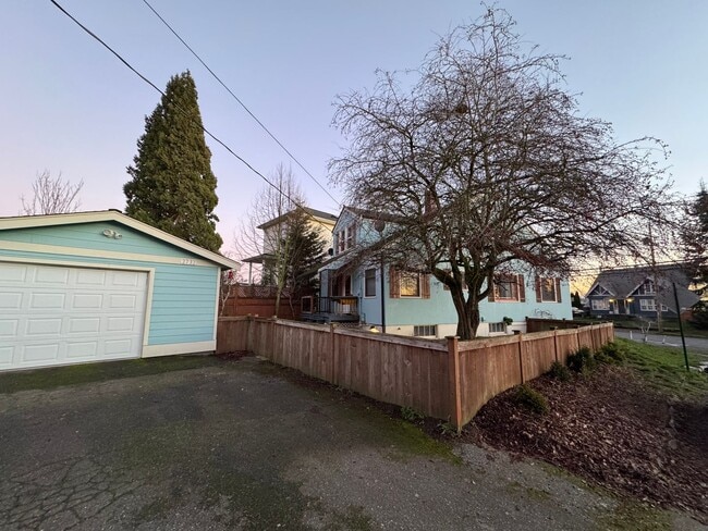 Photo - 2732 Eldridge Ave Unit 1