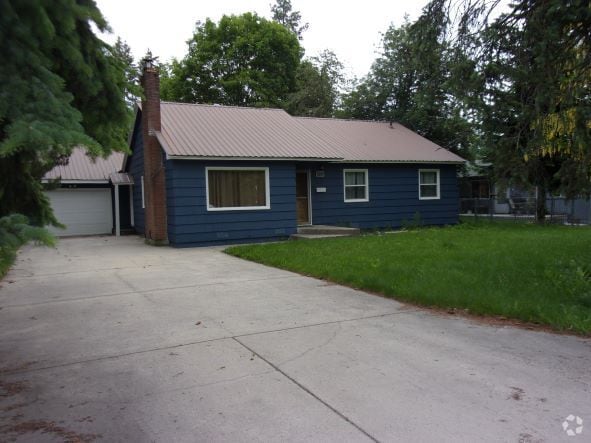 Building Photo - 1008 Church St Rental