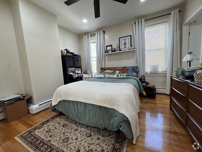 Building Photo - Beautiful Brookline 1.5 bed available 9/1 Rental