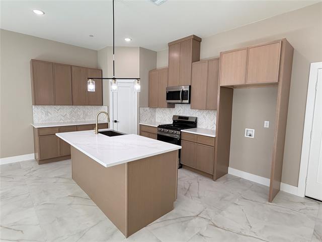 Photo - 2390 Usman Dr