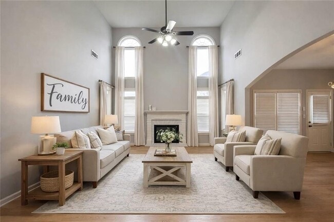 Photo - 915 Bishops Crossing