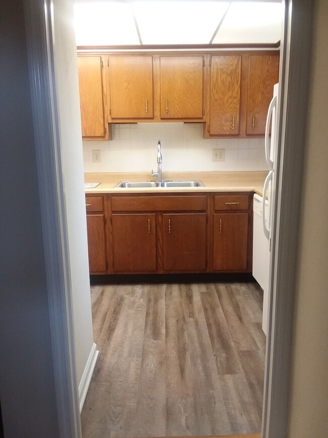 Kitchen - 9507 Centerbrook Ct Unidad 9507
