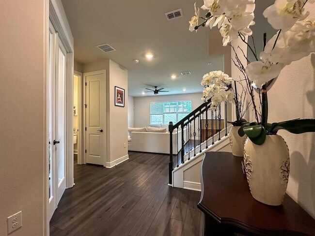 Photo - 4608 Gliding Wave St