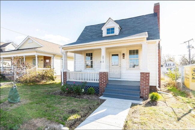 Building Photo - 2010 Maury St