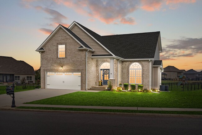 Building Photo - Pet Friendly Four Bedroom with Bonus!