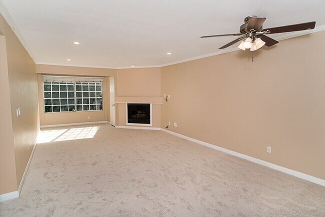 Photo - 5515 Canoga Ave Unit 221