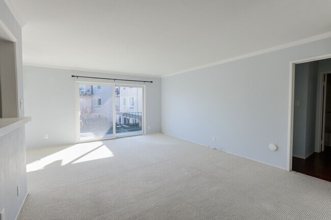 Photo - 1 Bed / 1 Bath pet friendly condo with parking in beautiful San Mateo. YouTube Tour! Unit 301