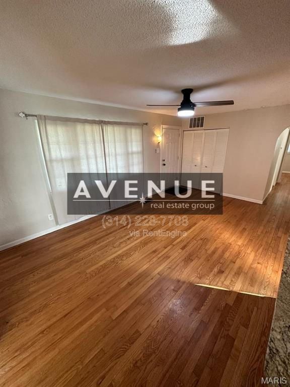 Photo - 908 Center Ct